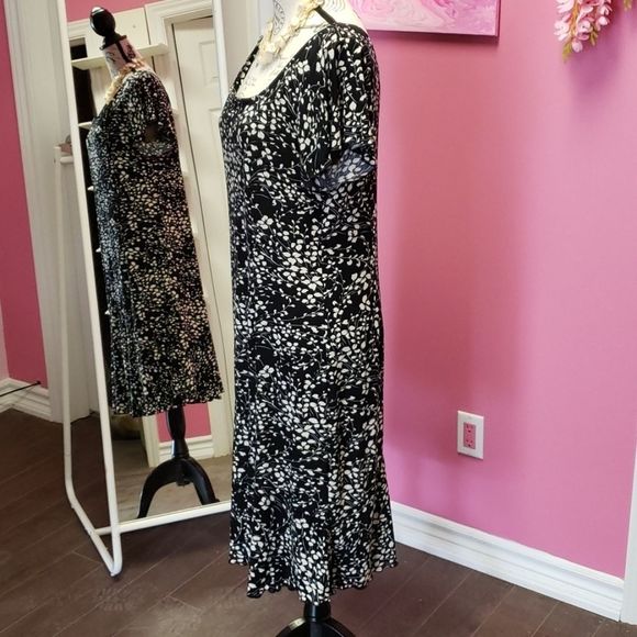 Jane 💕🖤 Alexander Floral Print Dress - Picture 2 of 10